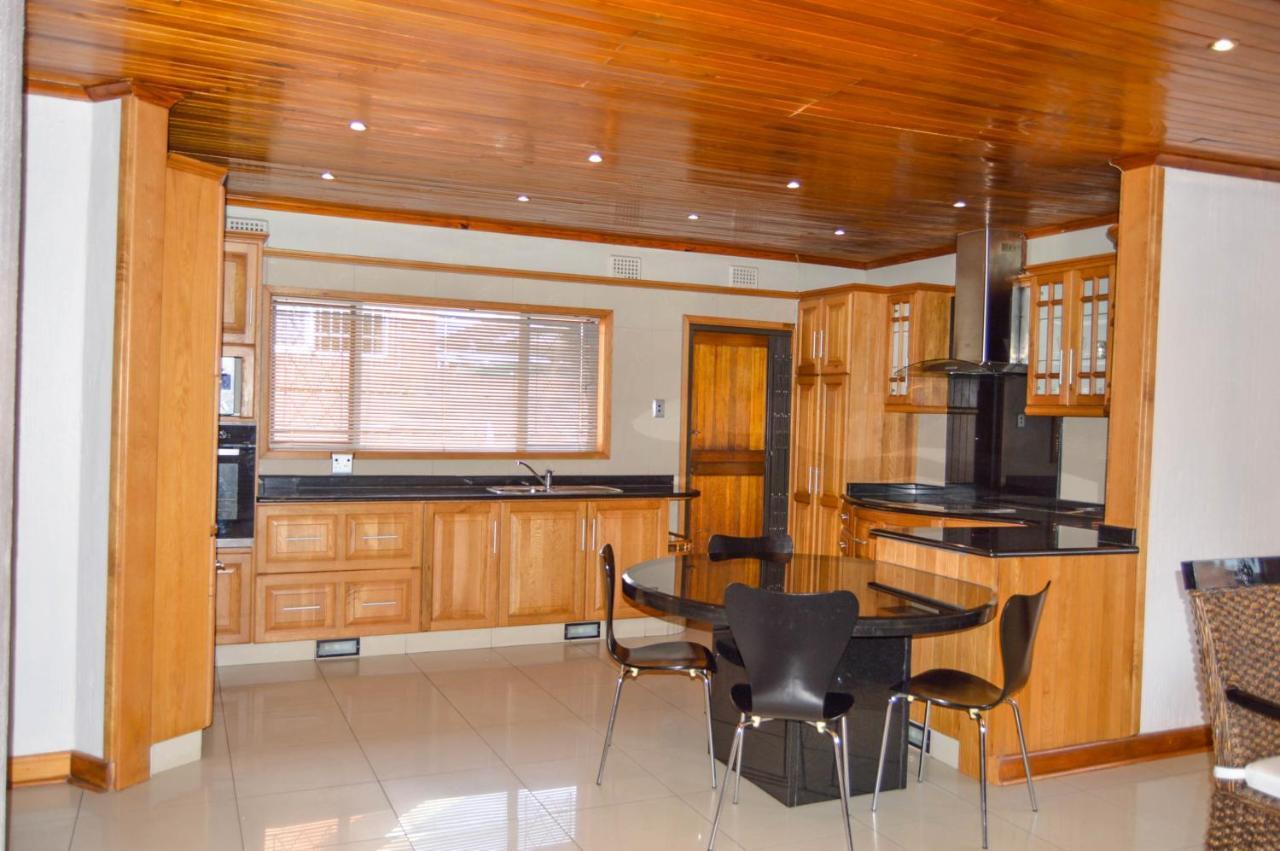 Emangunini Guest House Richards Bay Exterior photo